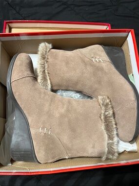 AEROSOLES Taupe Faux Suede Wedge Fur-Trim Boots
